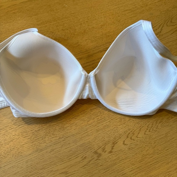 Bali white Smoothing bra with petals size 38D - Picture 6 of 7